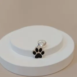 BERLOQUE PRATA PATA DE CÃO RESINADO