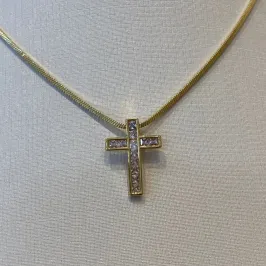 PINGENTE CRUCIFIXO ZIRCÔNIAS
