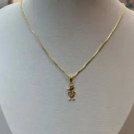 PINGENTE MENINO BONÉ CRAVEJADO