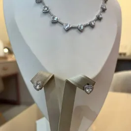 CONJUNTO COLAR CORAÇÕES CRISTAL