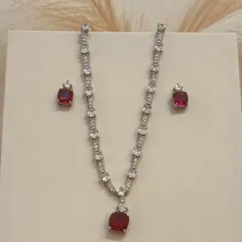 CONJUNTO ZIRCÔNIA CRISTAL E PEDRA VERMELHA