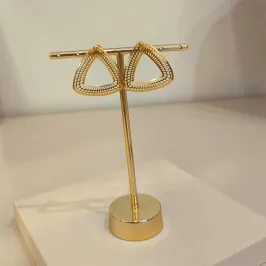 BRINCO TRIÂNGULO TELINHAS
