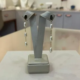 BRINCO LONGO PÉROLAS BARROCAS