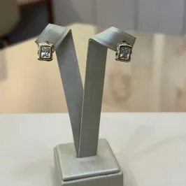 BRINCO QUADRADO ZIRCÔNIA ORGÂNICO