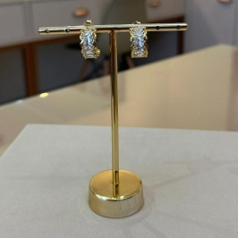 BRINCO MEIA ARGOLA ZIRCÔNIAS NAVETES