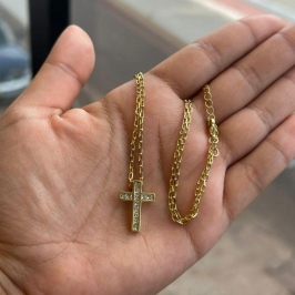 COLAR CARTIER COM PINGENTE CRUCIFIXO ZIRCÔNIAS