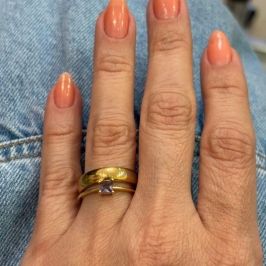 ANEL SOLITÁRIO ZIRCÔNIA QUADRADA LILÁS