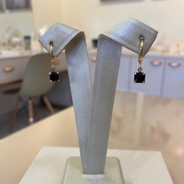 BRINCO ARGOLA ZIRCÔNIA QUADRADA PRETA P