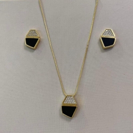 CONJUNTO CRAVEJADO E PRETO