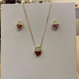 CONJUNTO CRAVEJADO E VERMELHO