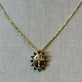 PINGENTE MEDALHA CRUZ CRAVEJADA CRISTAL E AZUL