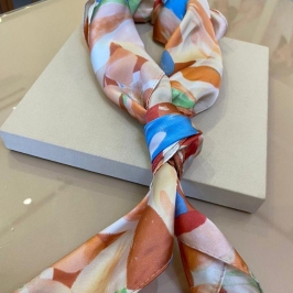 LENÇO ROSA, NUDE E, AZUL E VERDE 70X70CM