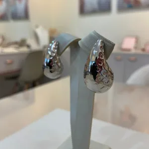 BRINCO AÇO GOTA DETALHES QUADRADOS