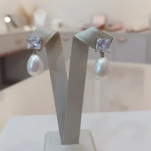 BRINCO GOTA ZIRCÔNIA QUADRADA E PÉROLA