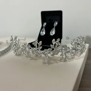 TIARA OU PORTA COQUE