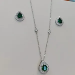 CONJUNTO GOTA ESMERALDA