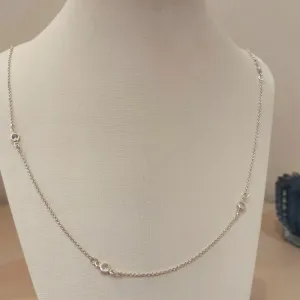 COLAR PRATA LONGUINHO COM ZIRCONIAS 58CM