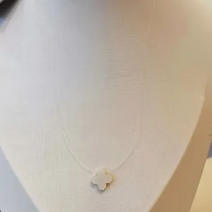 COLAR FIO DE NYLON TREVO VAN CLEEF MADREPÉROLA