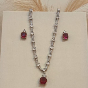CONJUNTO ZIRCÔNIA CRISTAL E PEDRA VERMELHA