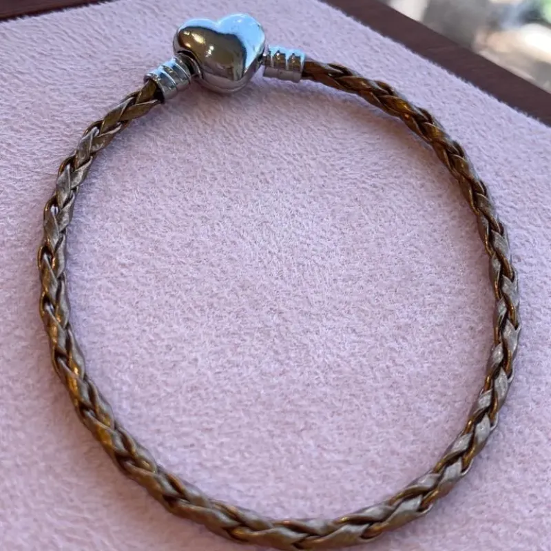 PULSEIRA PANDORA COURO MARROM METALIZADA 18CM