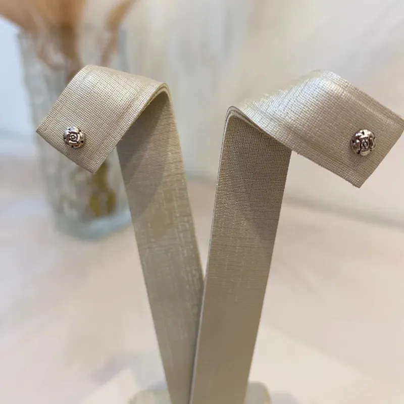 BRINCO PRATA FLOR MINI