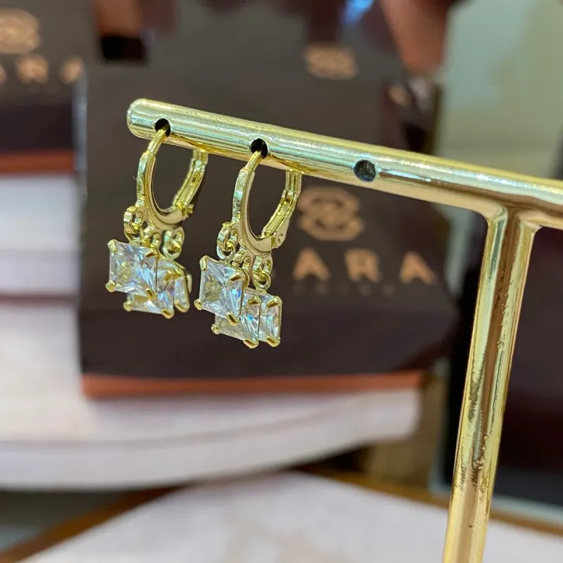 ARGOLA 3 ZIRCÔNIAS QUADRADAS CRISTAL