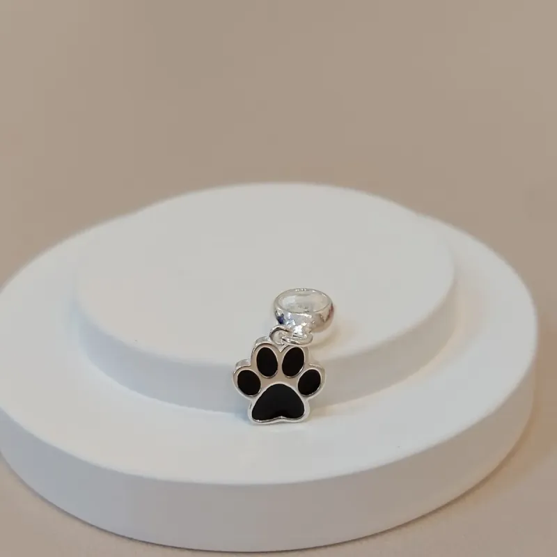BERLOQUE PRATA PATA DE CÃO RESINADO