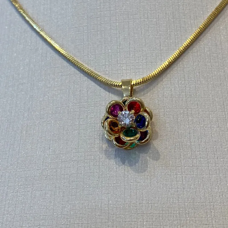 PINGENTE FLOR PÉTALASARREDONDADAS COLORIDAS