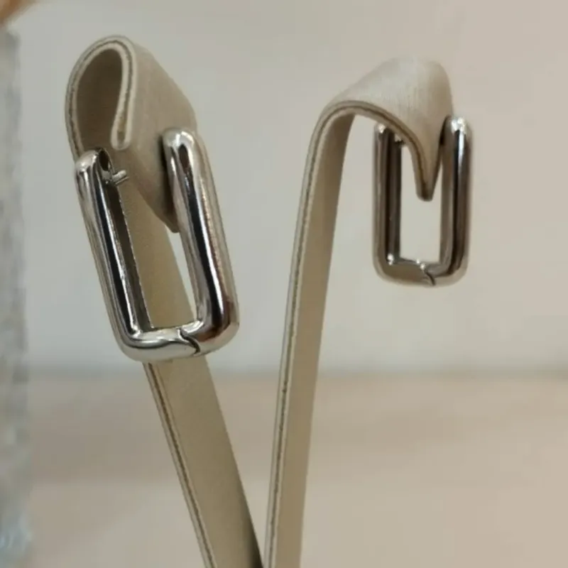 ARGOLA QUADRADA ABAULADA M