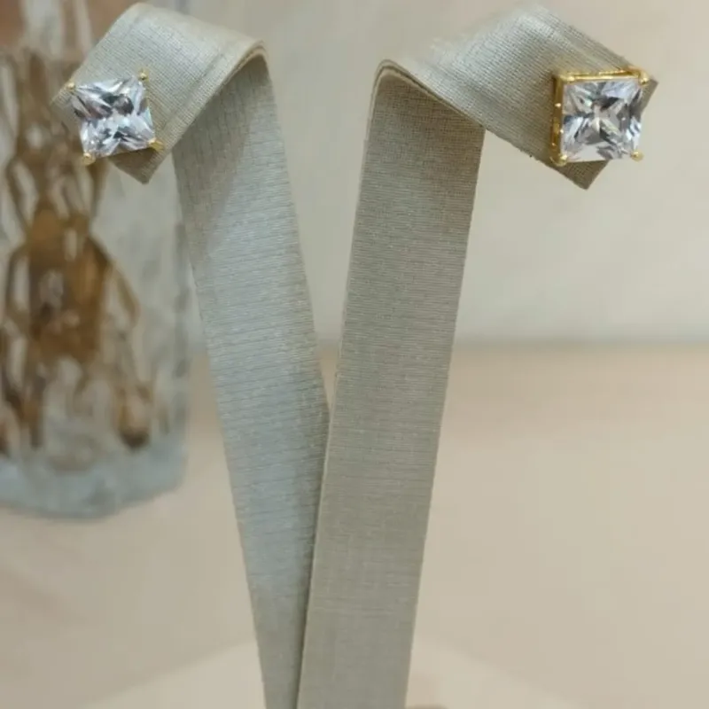 BRINCO QUADRADO ZIRCONIA CRISTAL M