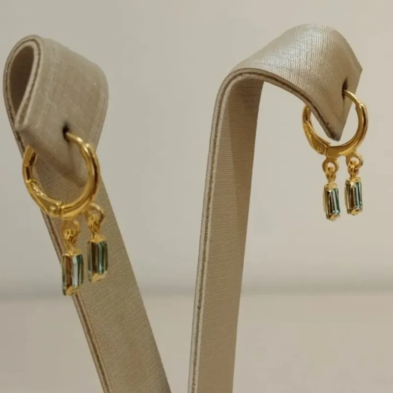 ARGOLA DUAS ZIRCONIAS RETANGULARES VERDES