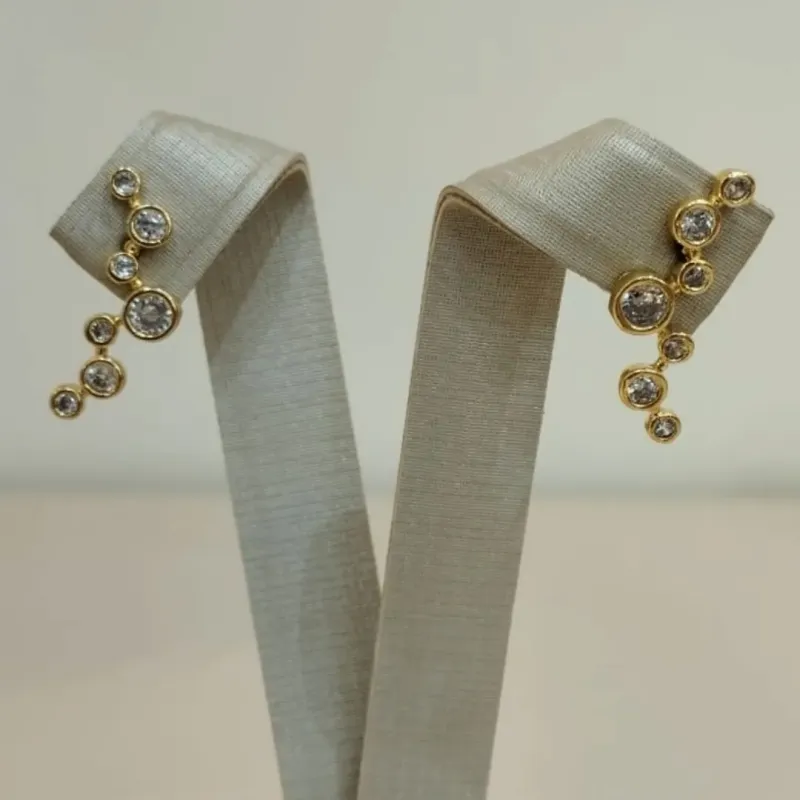BRINCO EARCUFF BOLINHAS