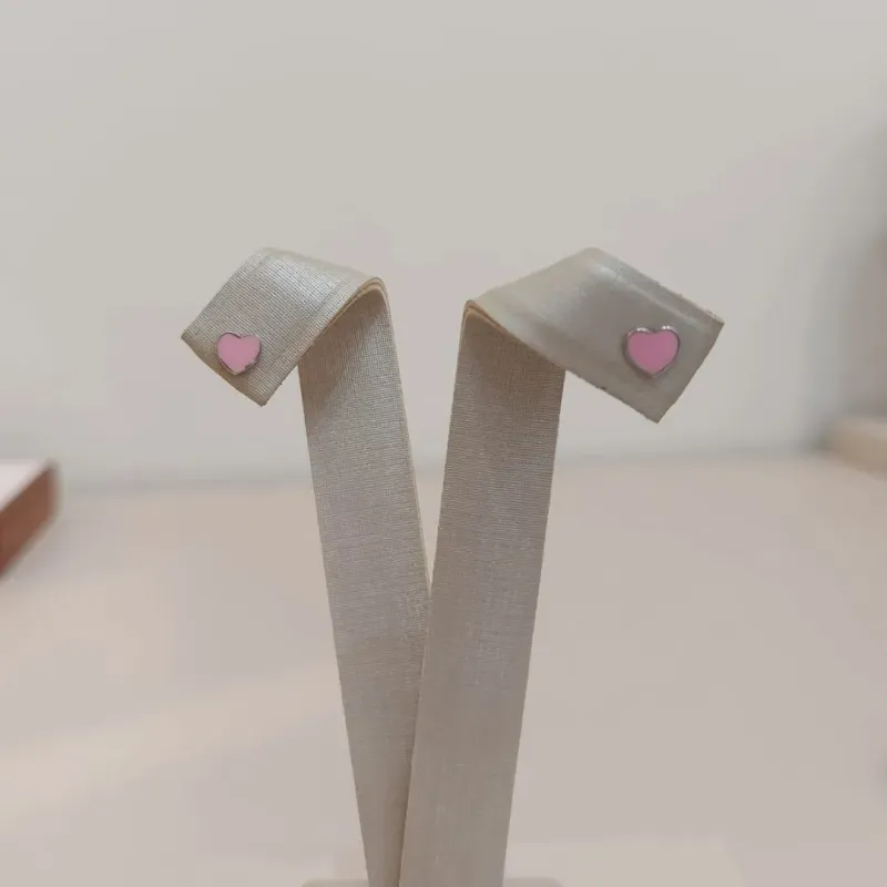 BRINCO PRATA CORAÇÃO ROSA M