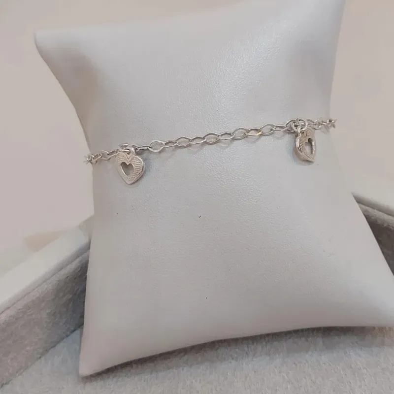 PULSEIRA PRATA CORAÇÕES PINGENTES