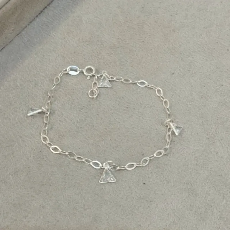 PULSEIRA PRATA ZIRCÔNIAS TRIÂNGULOS