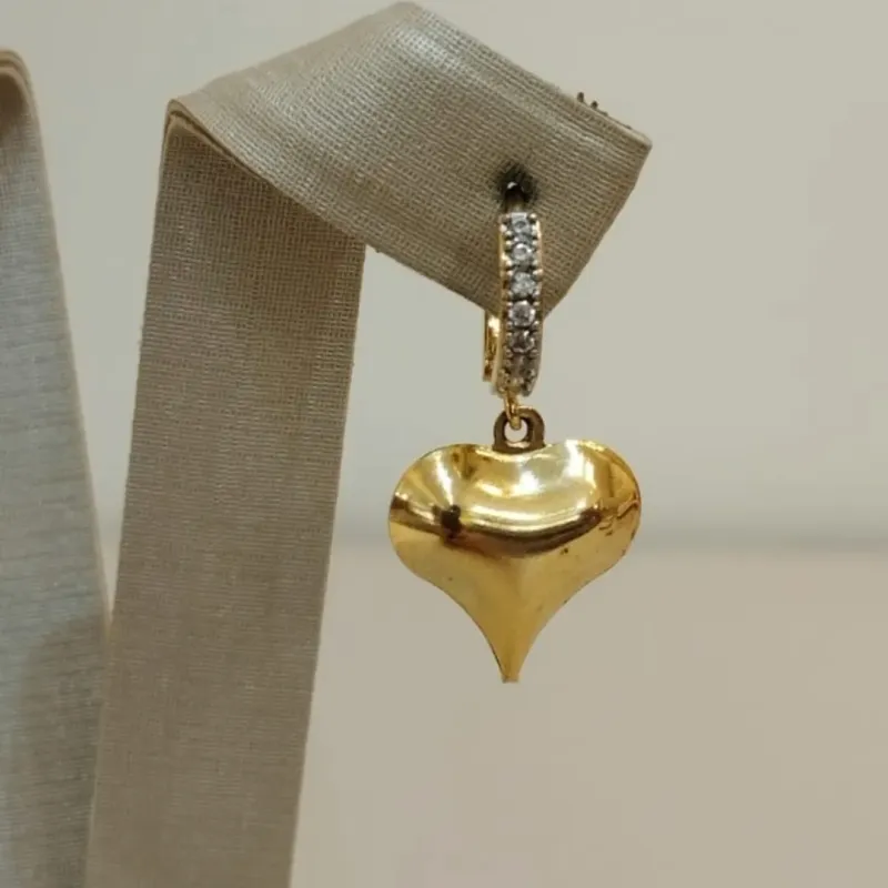 ARGOLA CRAVEJADA PINGENTE CORAÇÃO