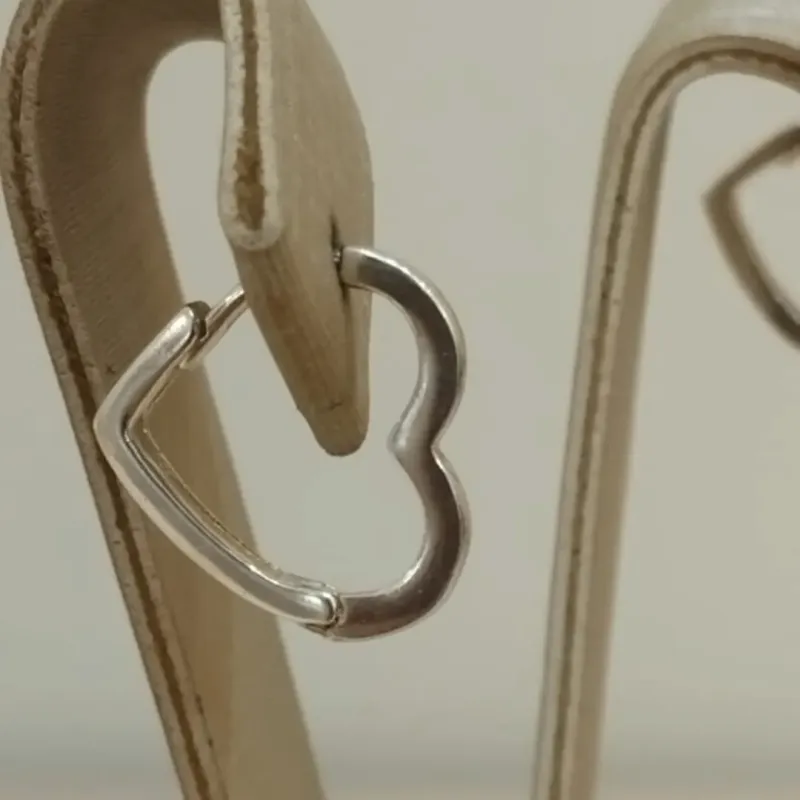 ARGOLA PRATA CORAÇÃO VAZADO G