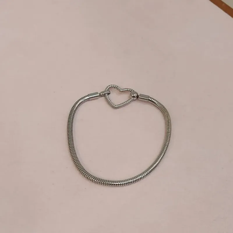 PULSEIRA AÇO PANDORA FECHO CORAÇÃO VAZADO 18CM