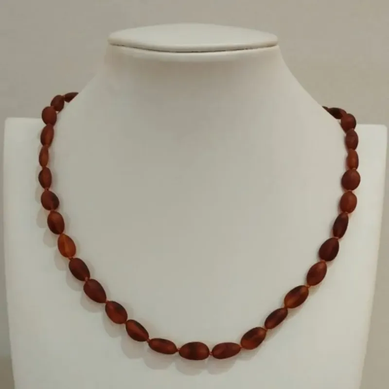 COLAR DE ÂMBAR ADULTO OVAL COGNAC NÃO POLIDO 50CM