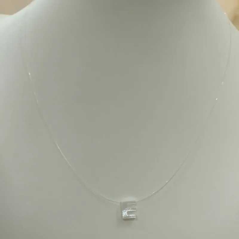 COLAR FIO DE NYLON INICIAL E MADREPÉROLA