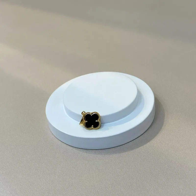 PINGENTE TREVO VAN CLEEF PRETO