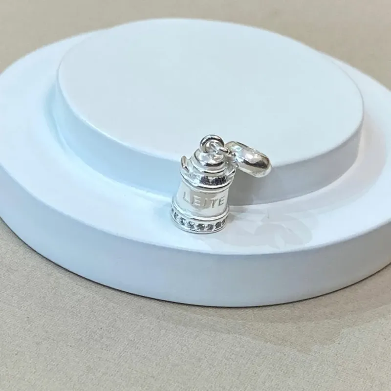 BERLOQUE PRATA LATÃO DE LEITE