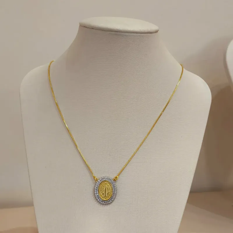 COLAR COM MEDALHA CRAVEJADA DE SÃO BENTO