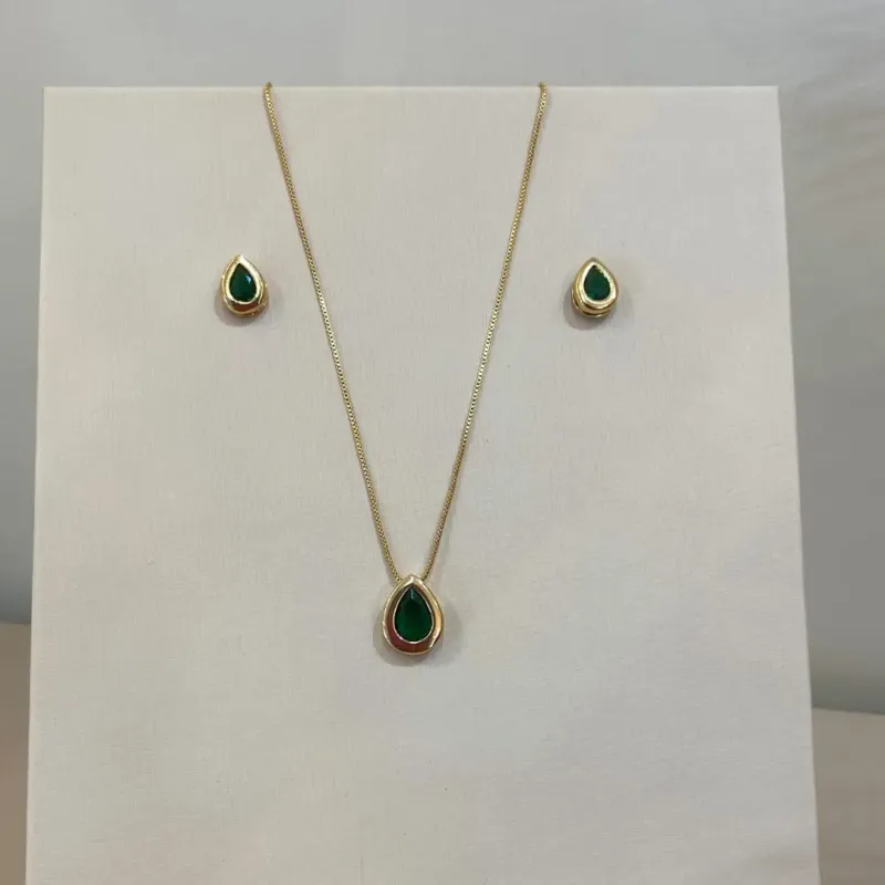 CONJUNTO GOTA VERDE ESMERALDA