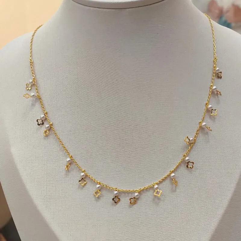 CHOKER PÉROLAS COM MINI  TREVOS