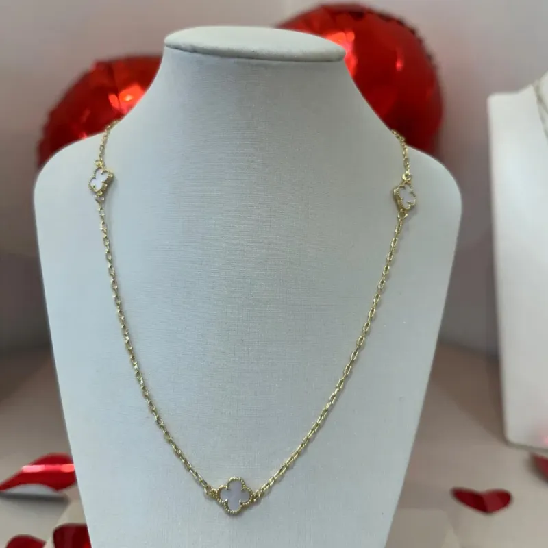 COLAR 3 TREVOS INSPIRAÇÃO VAN CLEEF MADREPÉROLA 50CM