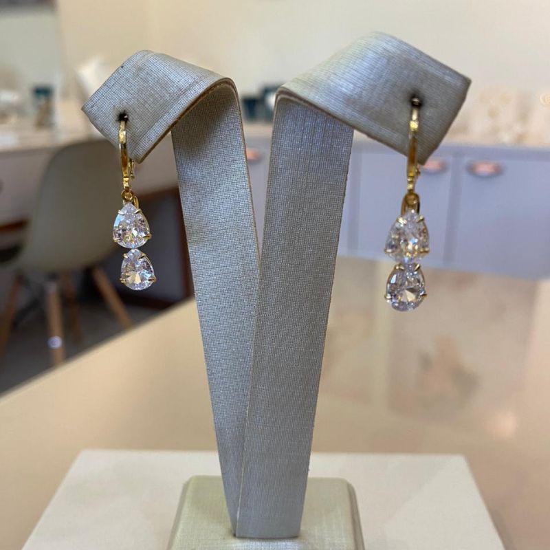 BRINCO ARGOLA 2 ZIRCÔNIAS CRISTAIS