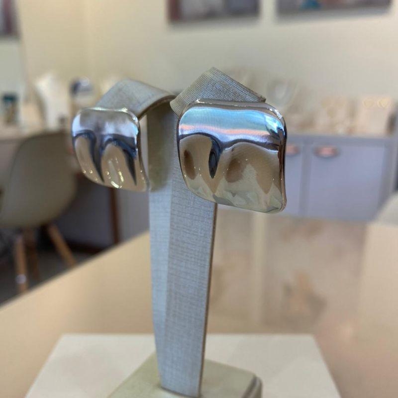 BRINCO QUADRADO ORGÂNICO ABAULADO BANHO DIAMANTE