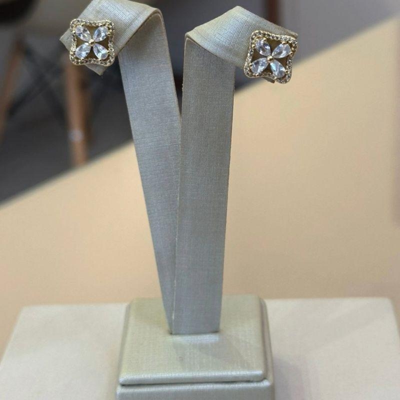 BRINCO FLOR CRAVEJADO