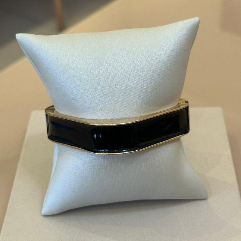 BRACELETE RESINADO QUADRADO PRETO